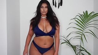 Hot Latina babe in bikini on date